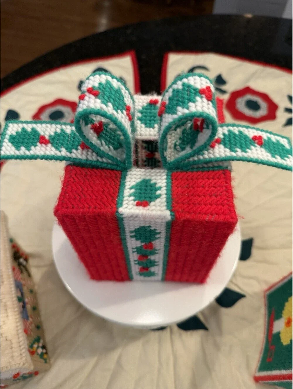 Vtg Handmade Needlepoint Canvas Gingerbread House & Set Of 2 Tissue Box Covers